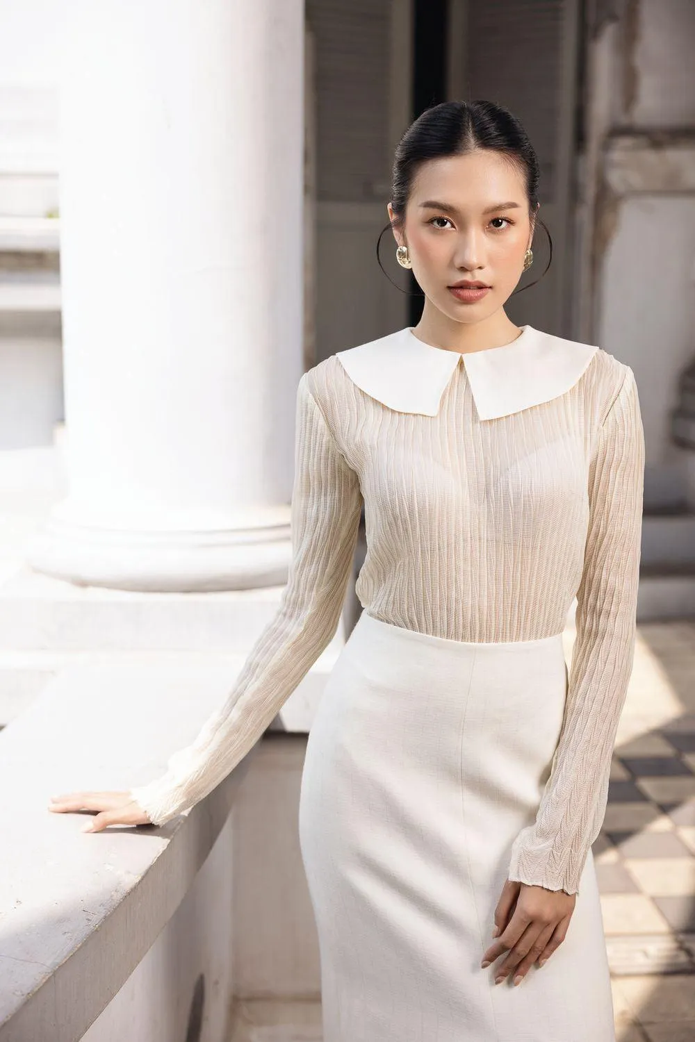 Rose Straight Pointed Flat Collar Chiffon Top