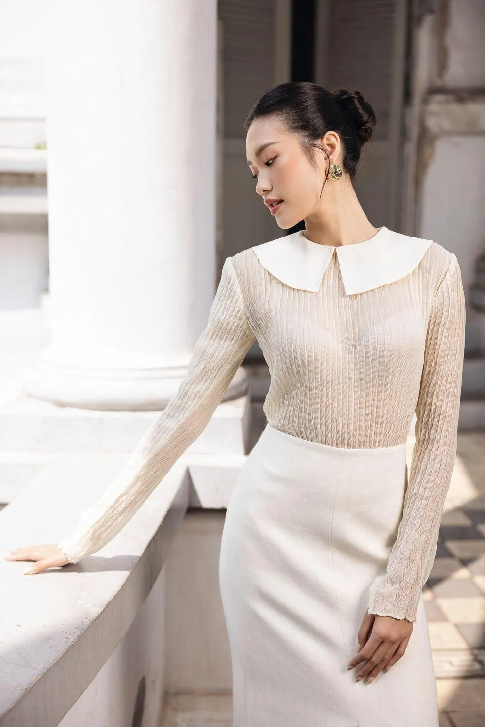 Rose Straight Pointed Flat Collar Chiffon Top